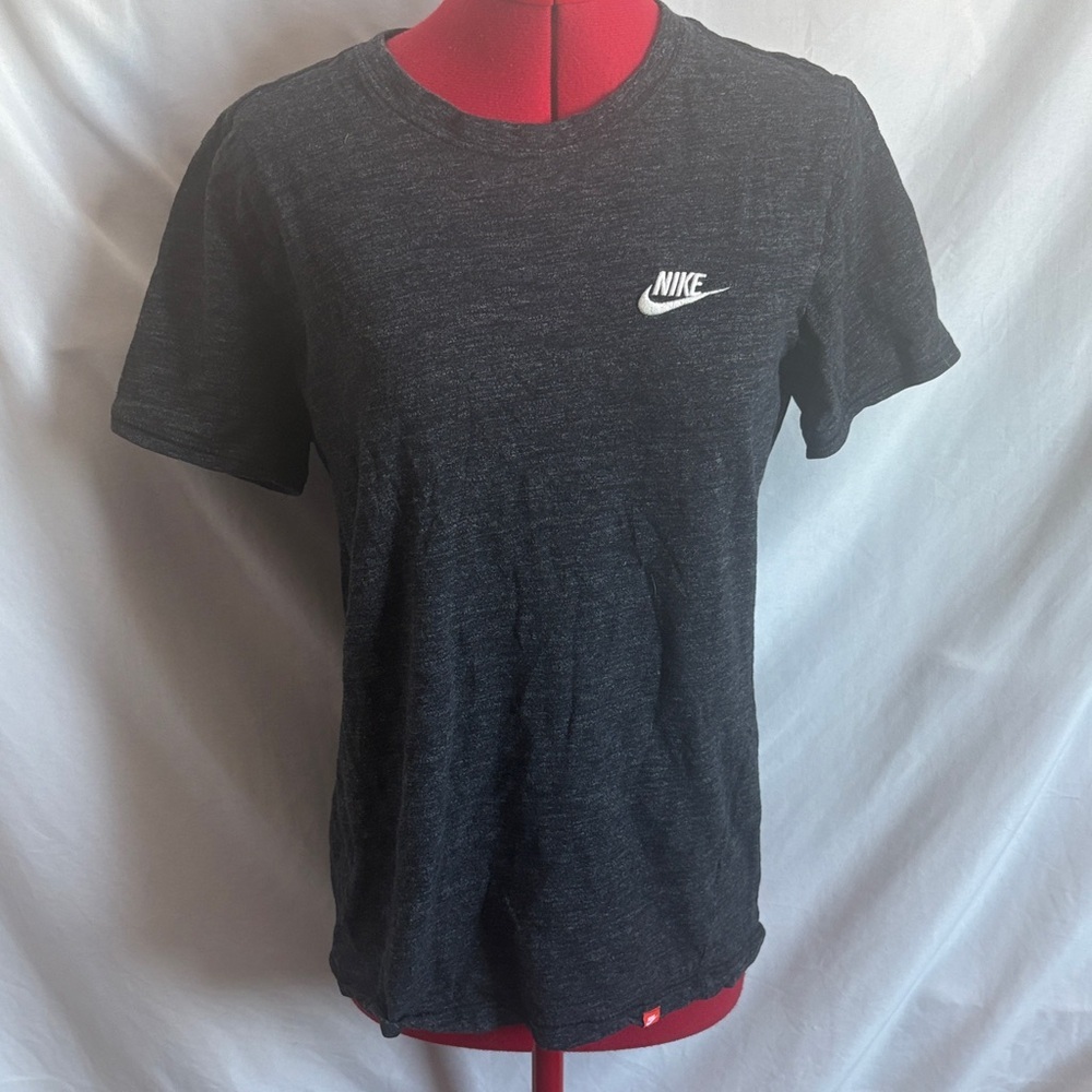 Nike Charcoal Heather Tee with White Logo MM225